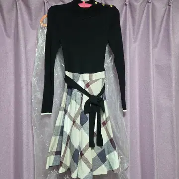 긴팔 체크 무늬 원피스