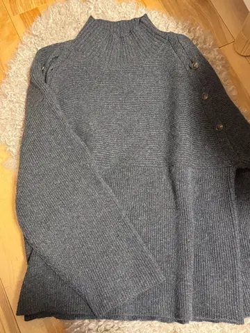 Alia 니트 어깨 트임 가능