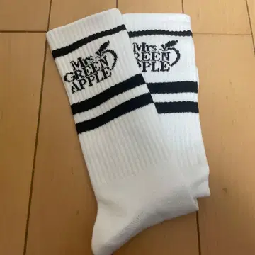 미세스 그린애플 스트라이프 삭스