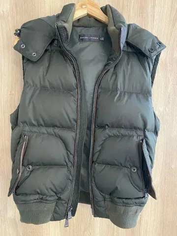 다운 베스트 올리브 그린 퀼팅