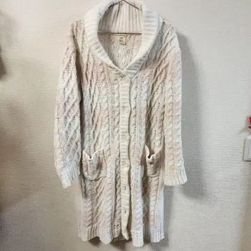 젤라또피케 가운 화이트 케이블 니트 롱 가디건