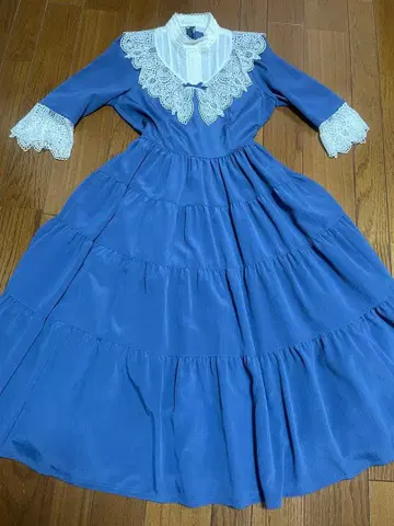 이노센트 월드 들판에 피는 장미의 원피스