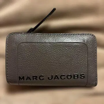 마크 제이콥스 그레이 접이식 지갑