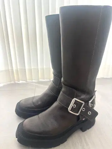 ZARA 플랫 트랙 밑창 부츠 38 브라운