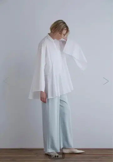 새상품급 le phil 루피 글로시 새틴 팬츠