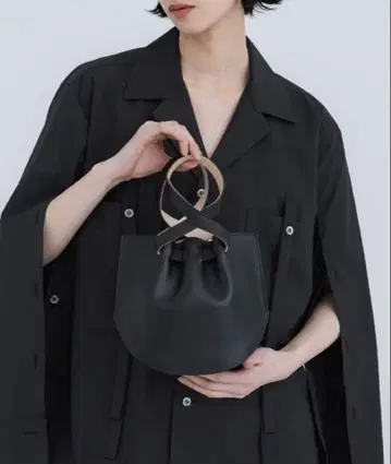 MARROW 미니 커브 백