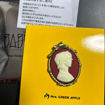 Mrs. GREEN APPLE 실루엣 핀 배지
