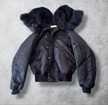 블랙 MA-1 플라이트 자켓 퍼 포함