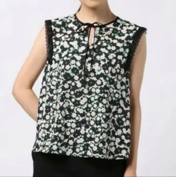 Loulou Willoughby 루루윌비 꽃무늬 슬리브리스 상의