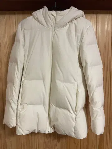 화이트 다운 자켓 M 사이즈 후드 부착
