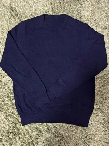 UNIQLO 캐시미어 네이비 크루넥 니트 스웨터