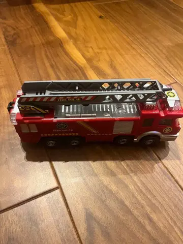 빨간색 소방차 신축 사다리 포함 완구