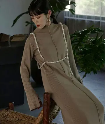 [ Ezick ] 레이스 커프스 펄 하네스 세트 니트 드레스 베이지