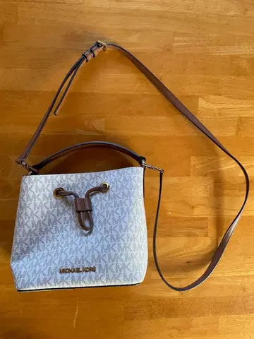 MICHAEL KORS 숄더백 화이트/브라운