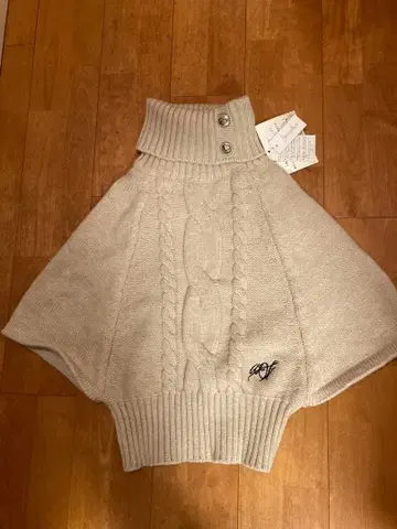 배트윙 케이블 니트 하이넥 디자인