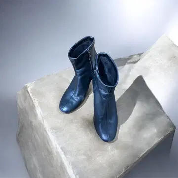 블랙 가죽 중간 굽 부츠