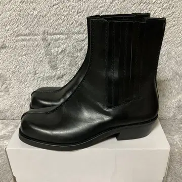 자라 난슈카 블랙 가죽 사이드 고어 부츠