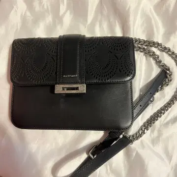 질스튜어트 숄더 가죽