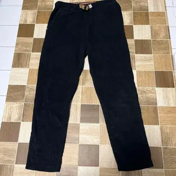 화이트 샌드 블랙 스트레이트 팬츠