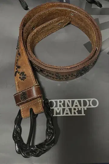 토네이도 마트 스터드 벨트