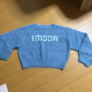 EMODA 후와후와 라이트 블루 스웨터