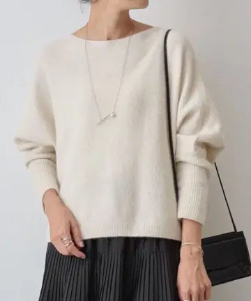 비어즐리 FOX 울 돌먼 니트