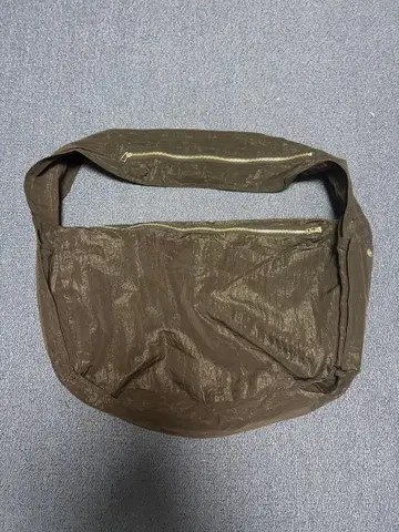 Lidia 백 블랙 포커즈 칸티스 착용 모델