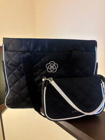 클레이서스 블랙 퀼팅 토트백과 파우치