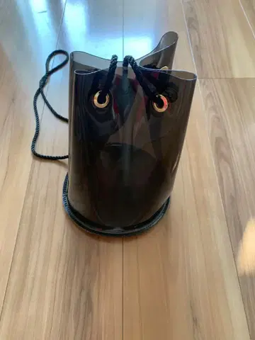 블랙 버킷 숄더백