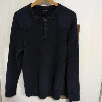 네이비 버튼 니트 스웨터