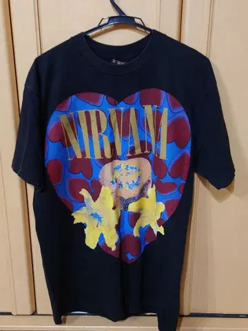 NIRVANA 하트 쉐이프 박스 티셔츠