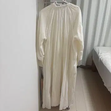 아이보리 긴팔 원피스