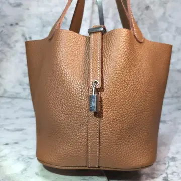 새상품급 버킷백 가죽 주름 가죽 카멜 카데나