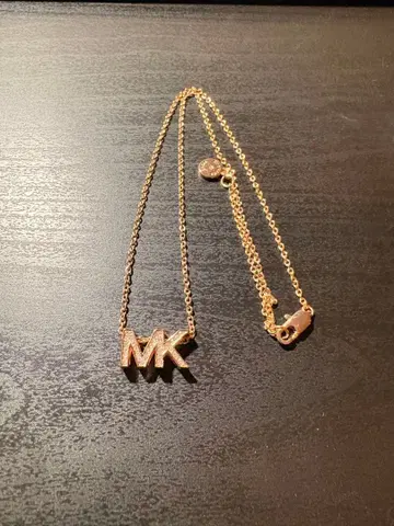 Michael Kors 골드 로고 목걸이