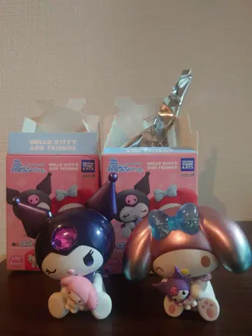 어깨 쿵 Hug. 헬로키티와 프렌즈 시크릿 마이멜로디 & 쿠로미 세트