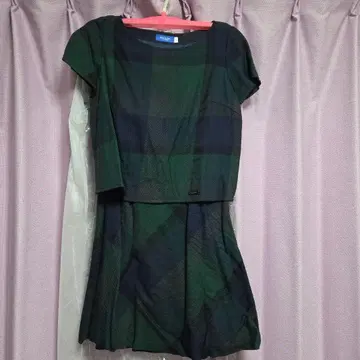 블루 레이블 크레스트브릿지 반팔 무릎 기장 원피스