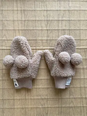 폼폼 포함 베이지 미튼