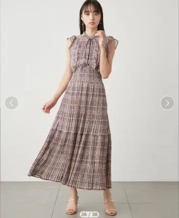 브라운 체크 프릴 맥시 드레스