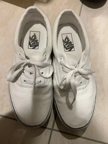 화이트 캔버스 스니커즈