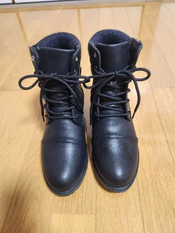 블랙 레이스업 부츠 (니트 접이식 포함)