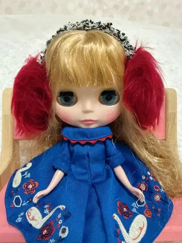 트위드 리본 이어머프 레드 컬러 브라이스 아웃핏 네오 브라이스