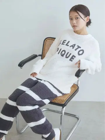 젤라또피케 파우더 로고 자카드 풀오버 & 롱 팬츠 세트