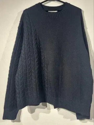 미스터 젠틀맨 하프 케이블 니트 HALF CABLE KNIT