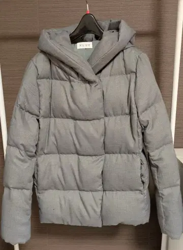 그레이 후드 부착 퀼팅 다운 자켓 플라스테