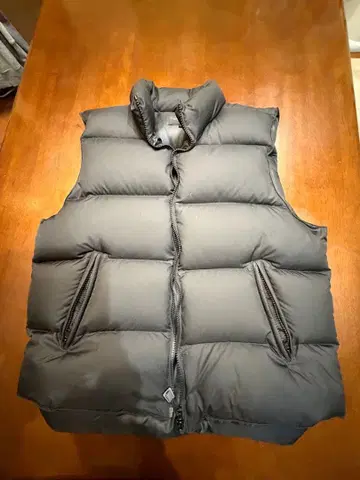 CHECOS 그레이 다운 베스트