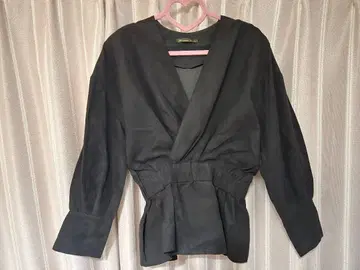 다크 그레이 랩 스타일 긴팔 블라우스