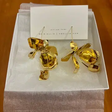 꽃 모티브 골드 귀걸이 A.B.BLLIE