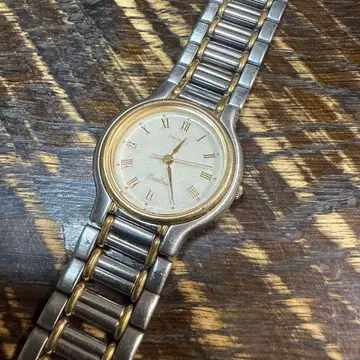 Seiko 엘레강스 아날로그 손목시계 Water Resistant