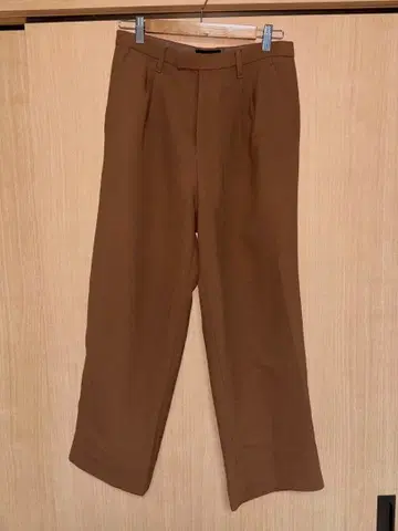 HARE 플리츠 테이퍼드 팬츠