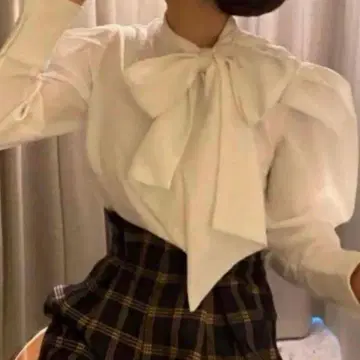 Bibiy. RIBBON CUFFS BLOUSE White